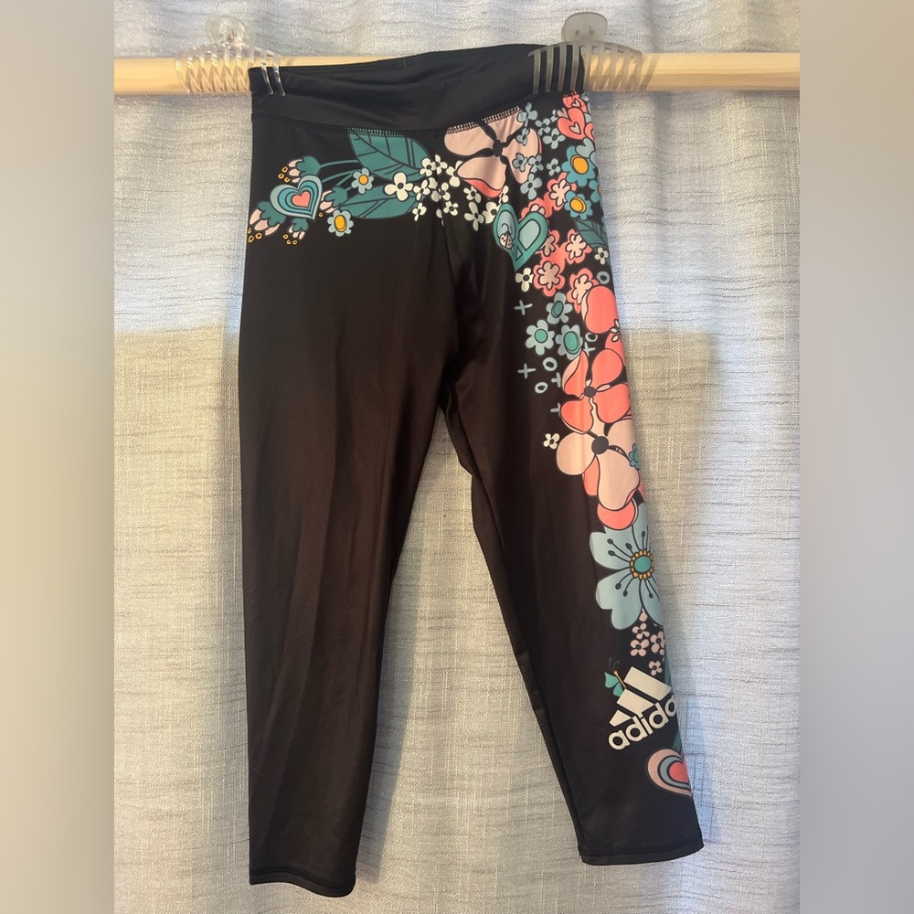 Adidas Youth Crop Legging; size Medium (10/12). Good condition.